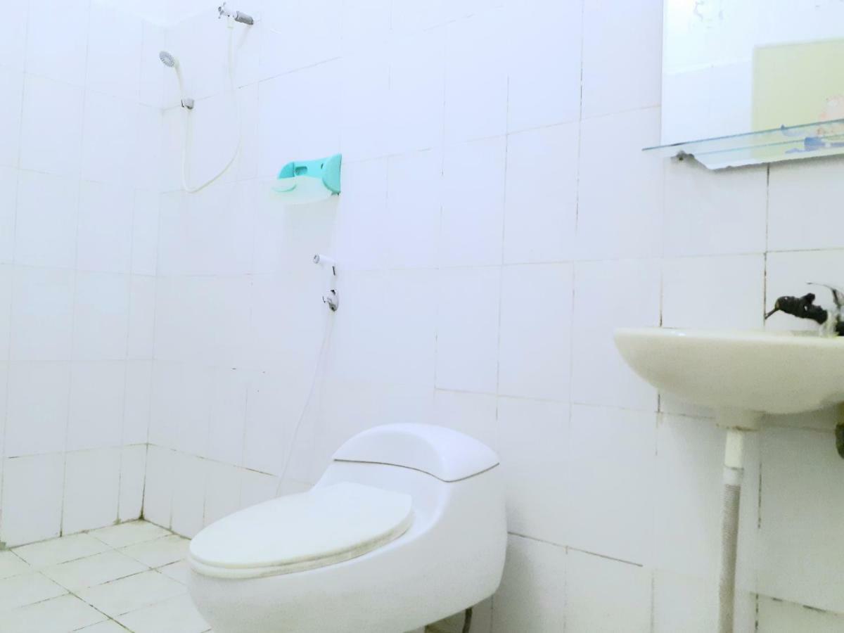 Almira Homestay Near Airport จัมบี ภายนอก รูปภาพ